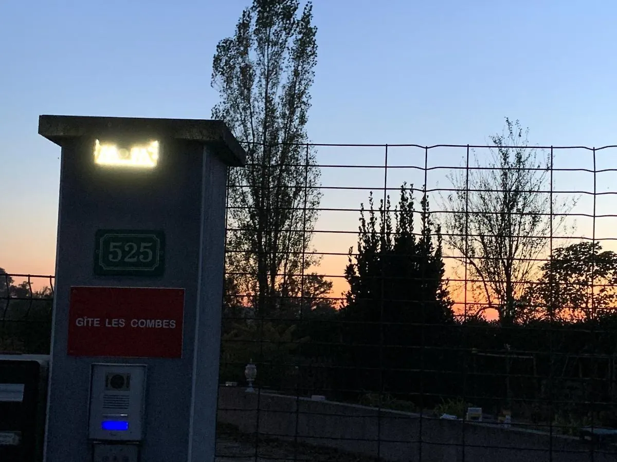 Gite Les Combes Bellevue A Etrez, Appartement A La Campagne Bresse Vallons شقة