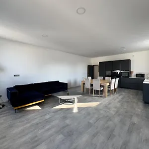 Loft épuré Avec Parking Privé. Appartement