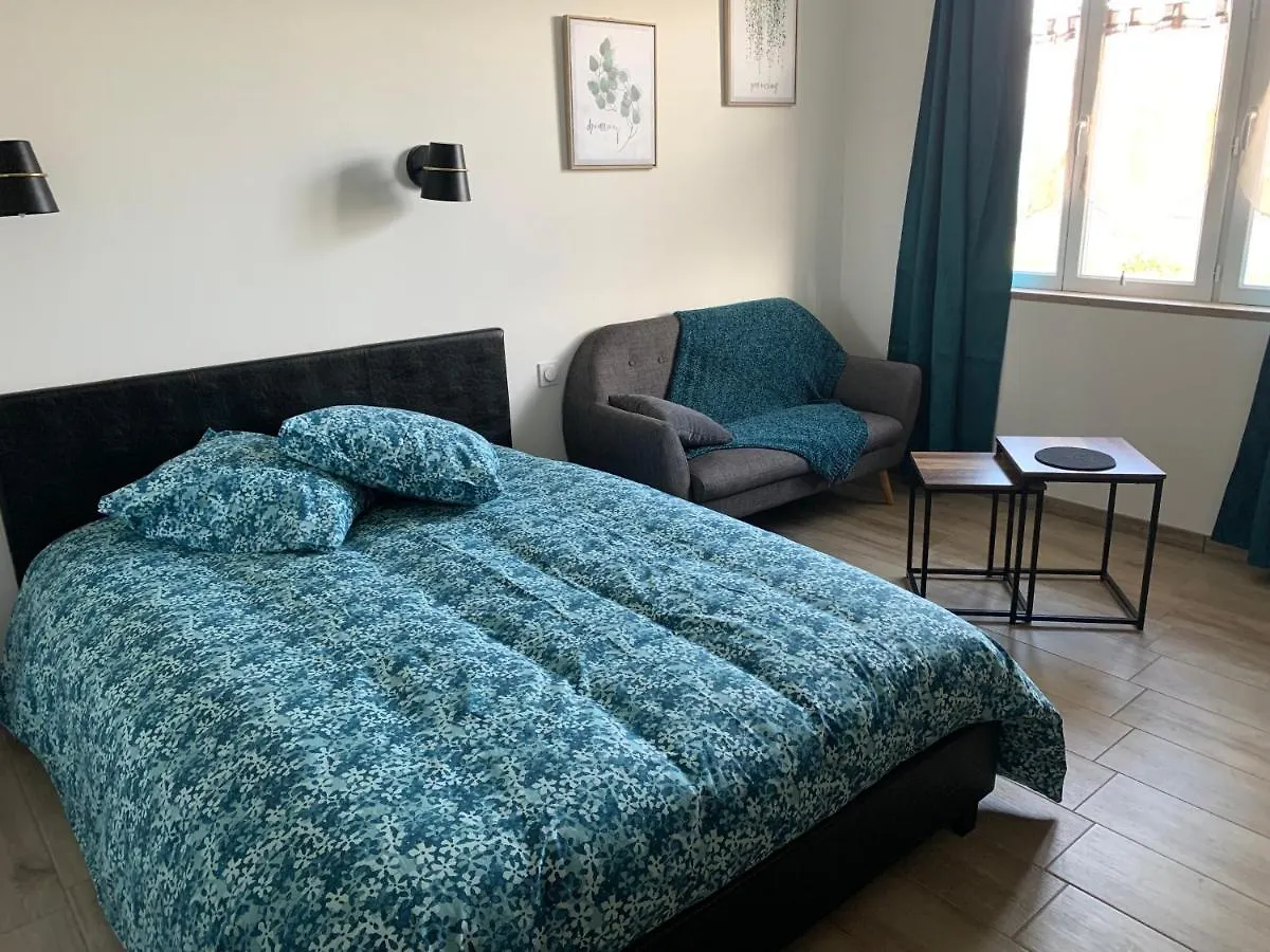 Gite Les Combes Bellevue A Etrez, Appartement A La Campagne Bresse Vallons 0*,  France