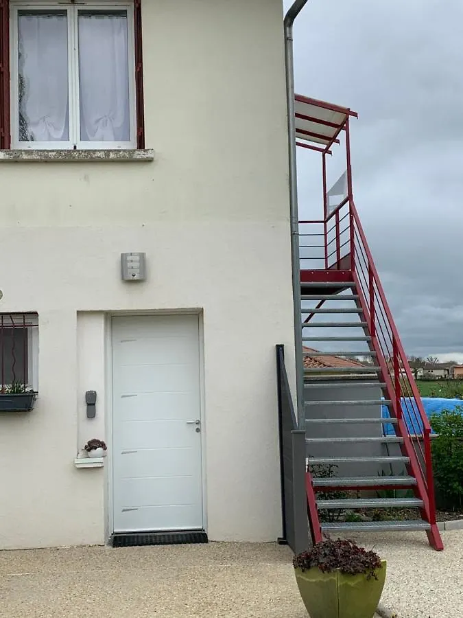 Gite Les Combes Bellevue A Etrez, Appartement A La Campagne Bresse Vallons